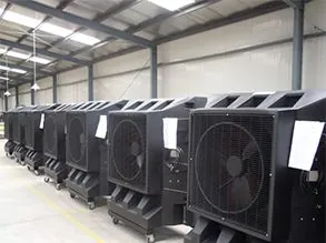 ECO-12000: climatizadores evaporativos industriales negros en una fábrica