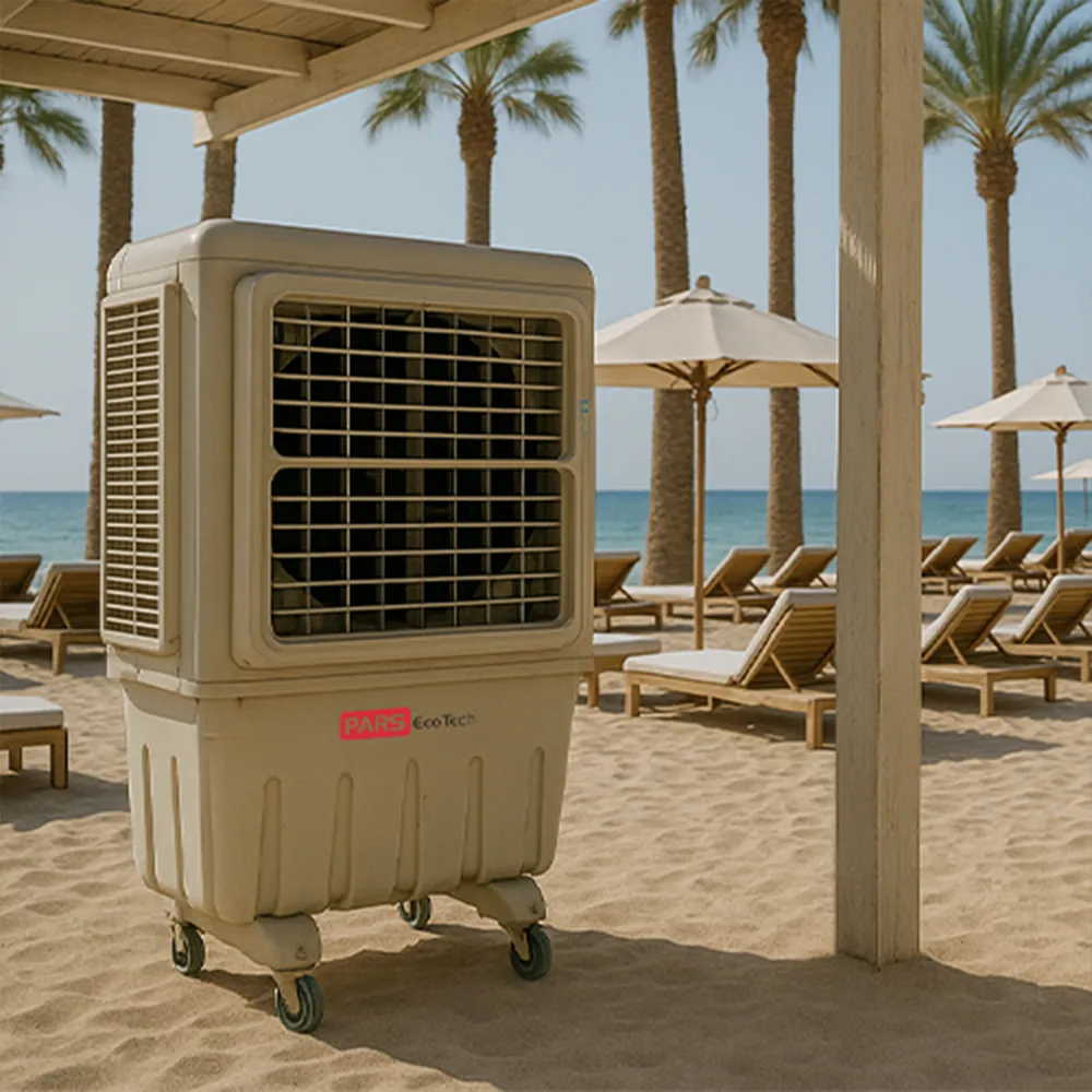 Dos climatizadores evaporativos ECO-9000 en una terraza de playa con palmeras y tumbonas