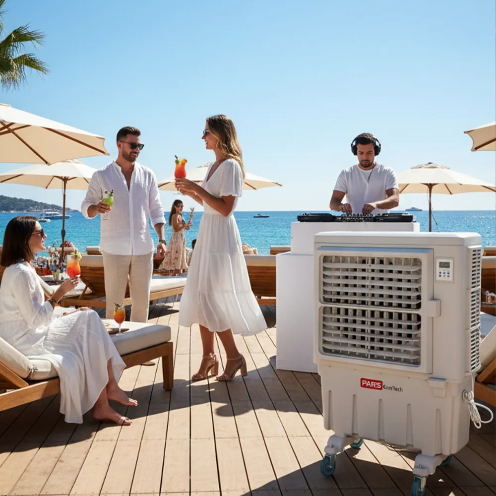 Climatizador evaporativo ECO-9000 en una terraza de playa con tumbonas, una pareja y un camarero