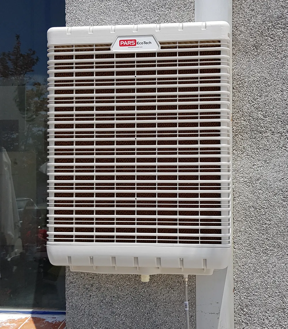 ECOwall-6000 نصب‌شده روی دیوار بیرونی، از روبه‌رو